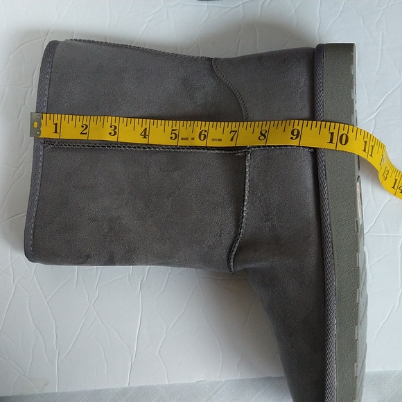 Gray fur mid calf suede boots size 11 - Picture 7 of 8